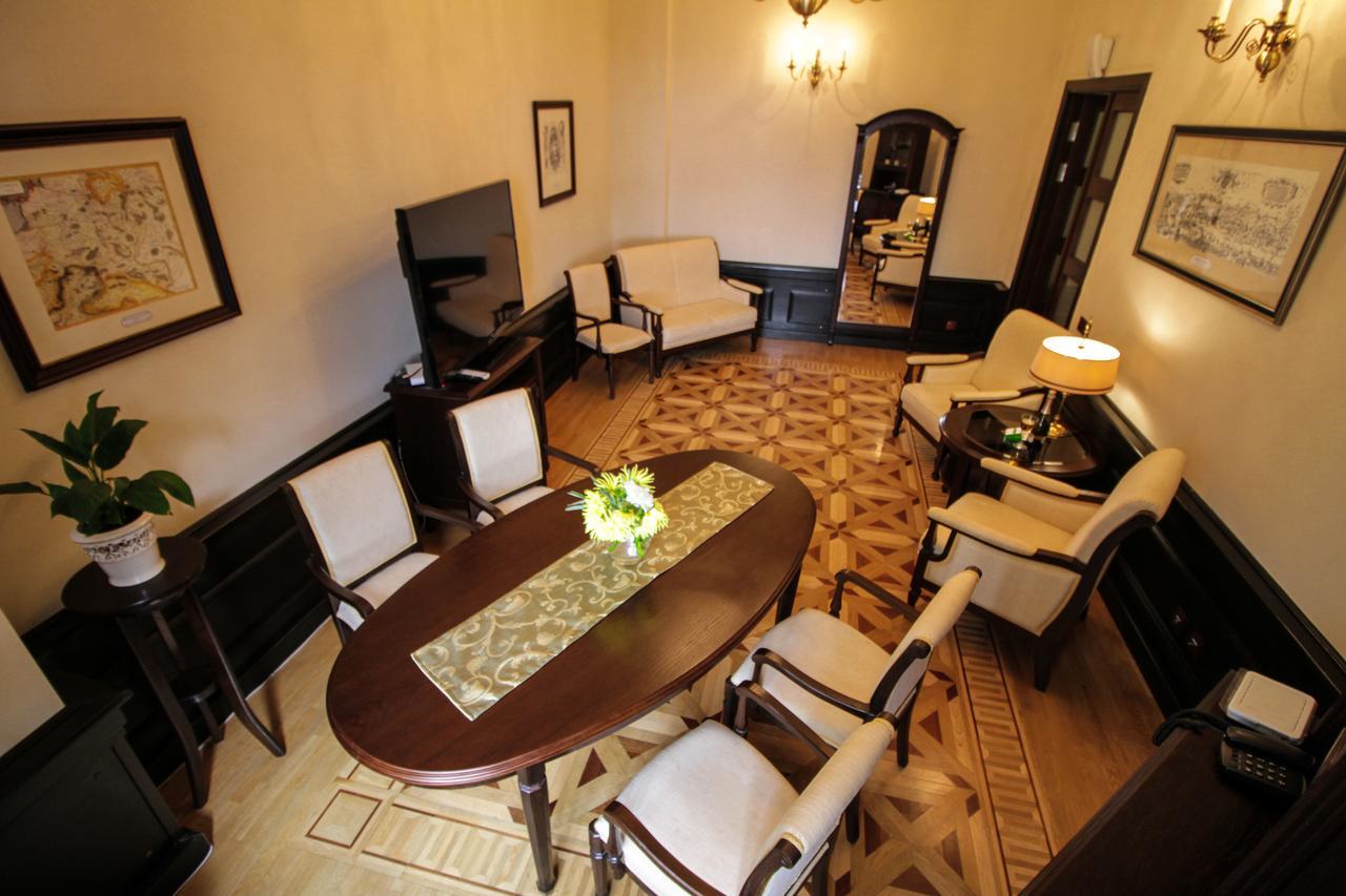 Palace Hotel Nyasvizh Eksteriør billede