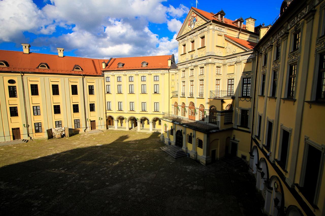 Palace Hotel Nyasvizh Eksteriør billede