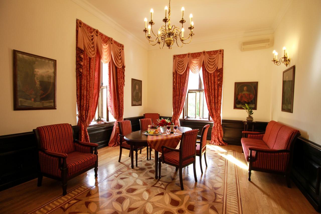 Palace Hotel Nyasvizh Eksteriør billede